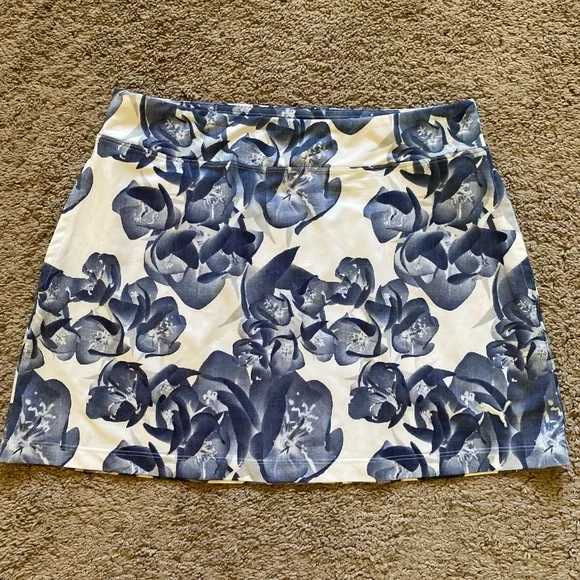 Puma women’s small white / blue athletic skirt - Picture 5 of 5